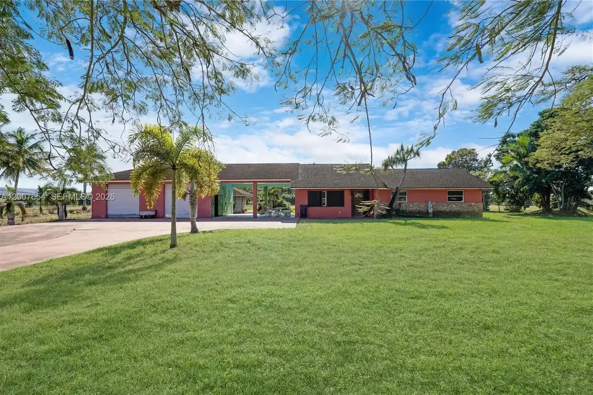 20000 SW 216th St, Miami: photo 1 of 100