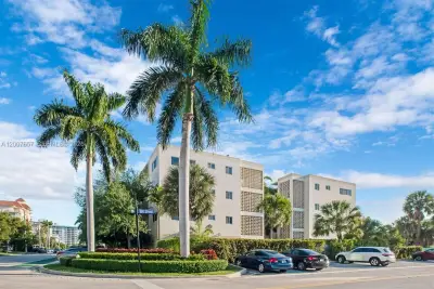 10001 W Bay Harbor Dr #208, Bay Harbor Islands: photo 1 of 15