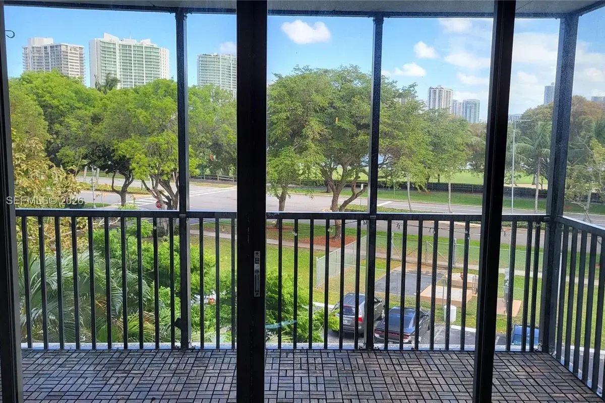 3475 N Country Club Dr #409, Aventura: photo 1 of 24