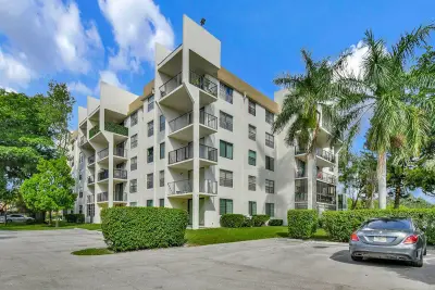 6190 Woodlands Blvd #312, Tamarac: photo 1 of 28