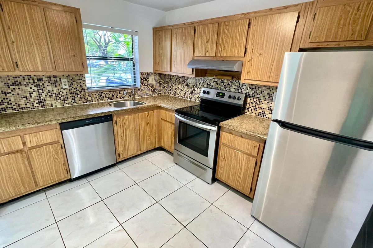 10442 Sunrise Lakes Blvd #104, Sunrise: photo 1 of 23