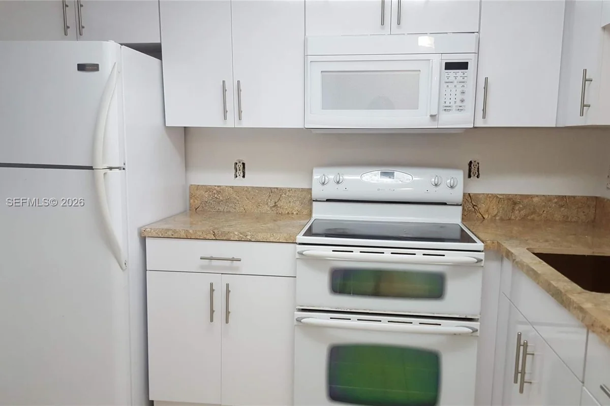 19701 SW 114th Ave #266, Miami: photo 1 of 32