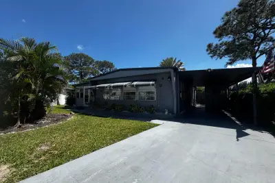 4242 3rd Ct, Lantana: photo 1 of 18