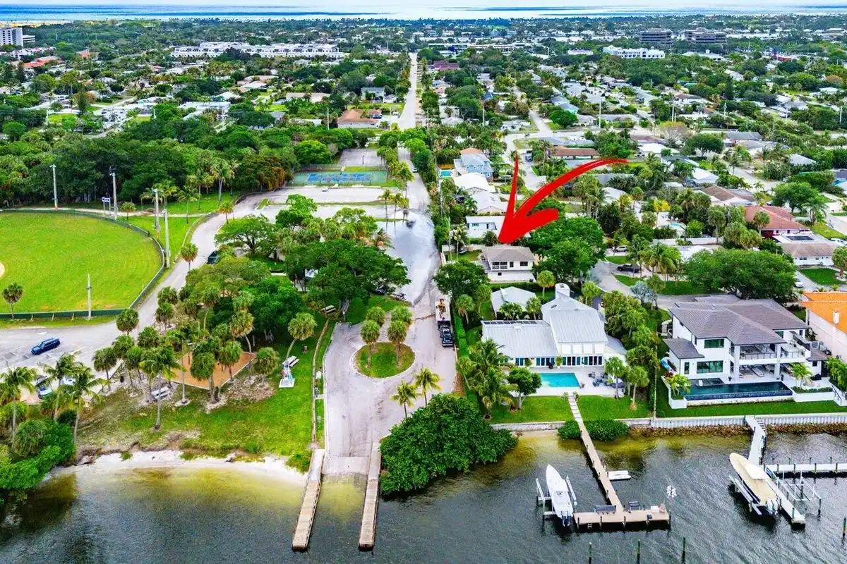 2101 N Palm Cir, North Palm Beach: photo 1 of 74