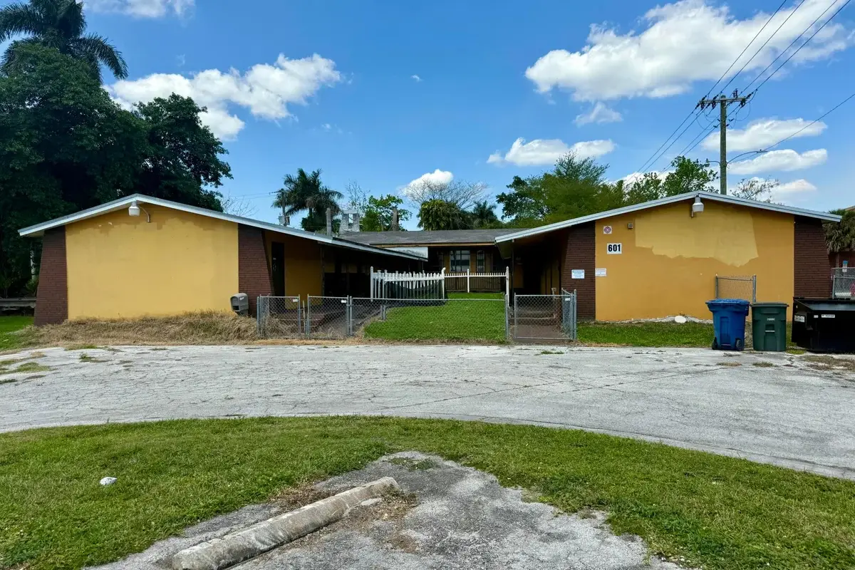 601 W Canal St N, Belle Glade: photo 1 of 20