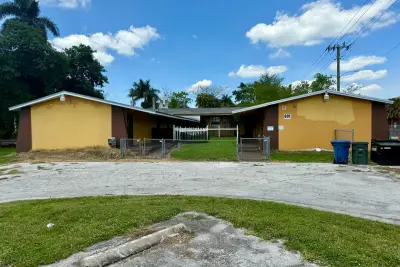 601 W Canal St N, Belle Glade: photo 1 of 20