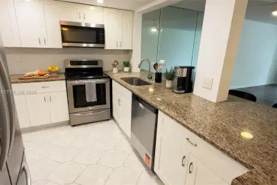 1810 N Lauderdale Ave #2204, North Lauderdale: photo 1 of 26