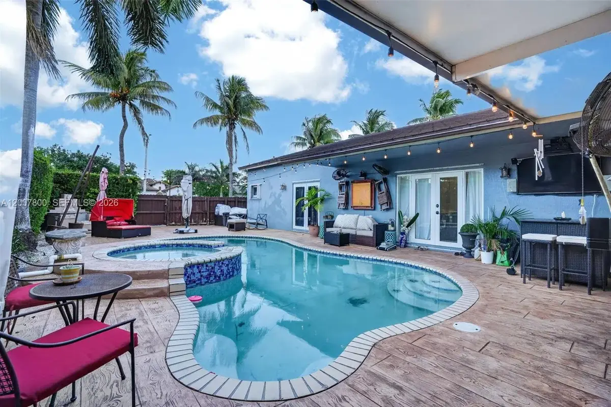 15201 SW 177th Ter, Miami: photo 1 of 42