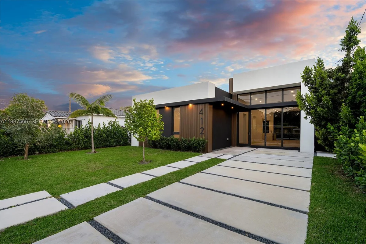 412 NW 47th St, Miami: photo 1 of 50