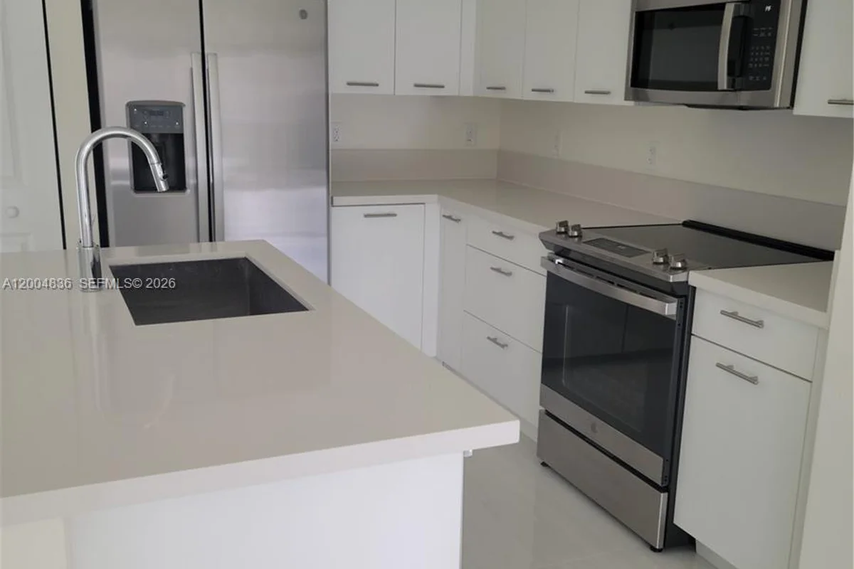 8167 NW 41st St #E-109, Doral: photo 1 of 7