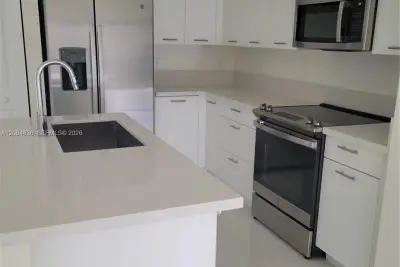 8167 NW 41st St #E-109, Doral: photo 1 of 7