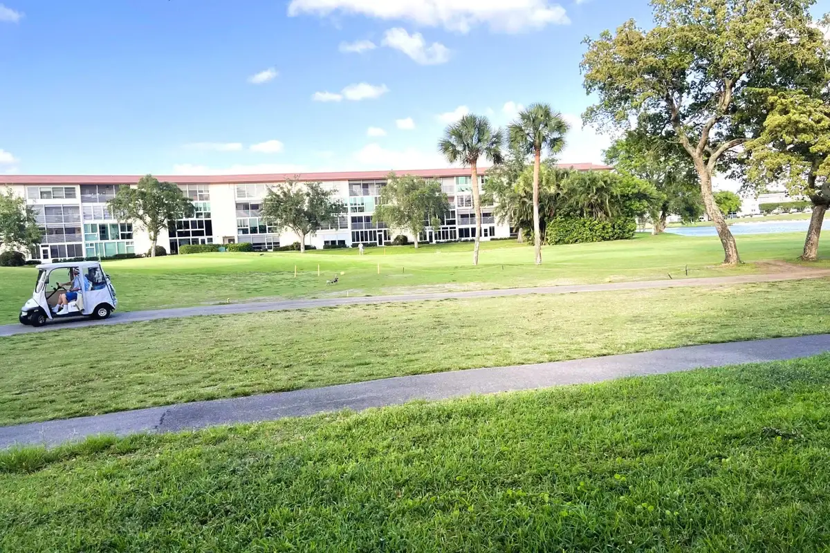 2902 Victoria Cir #A1, Coconut Creek: photo 1 of 38