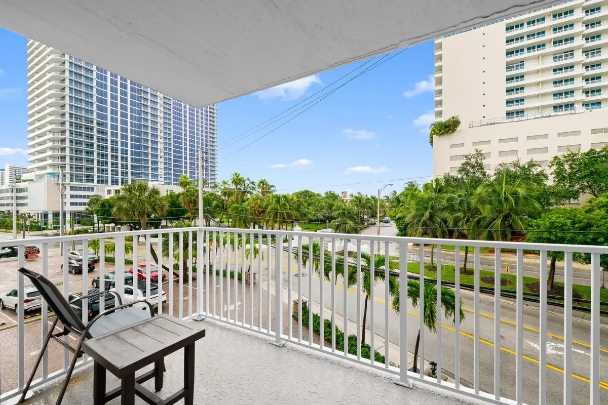 95 N Birch Rd #304, Fort Lauderdale: photo 1 of 35