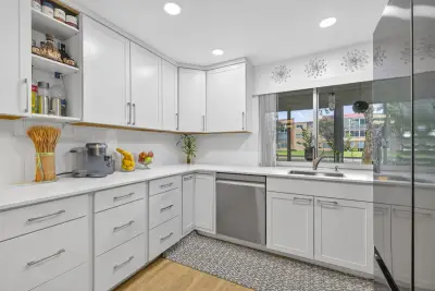 9081 Lime Bay Blvd #115, Tamarac: photo 1 of 54