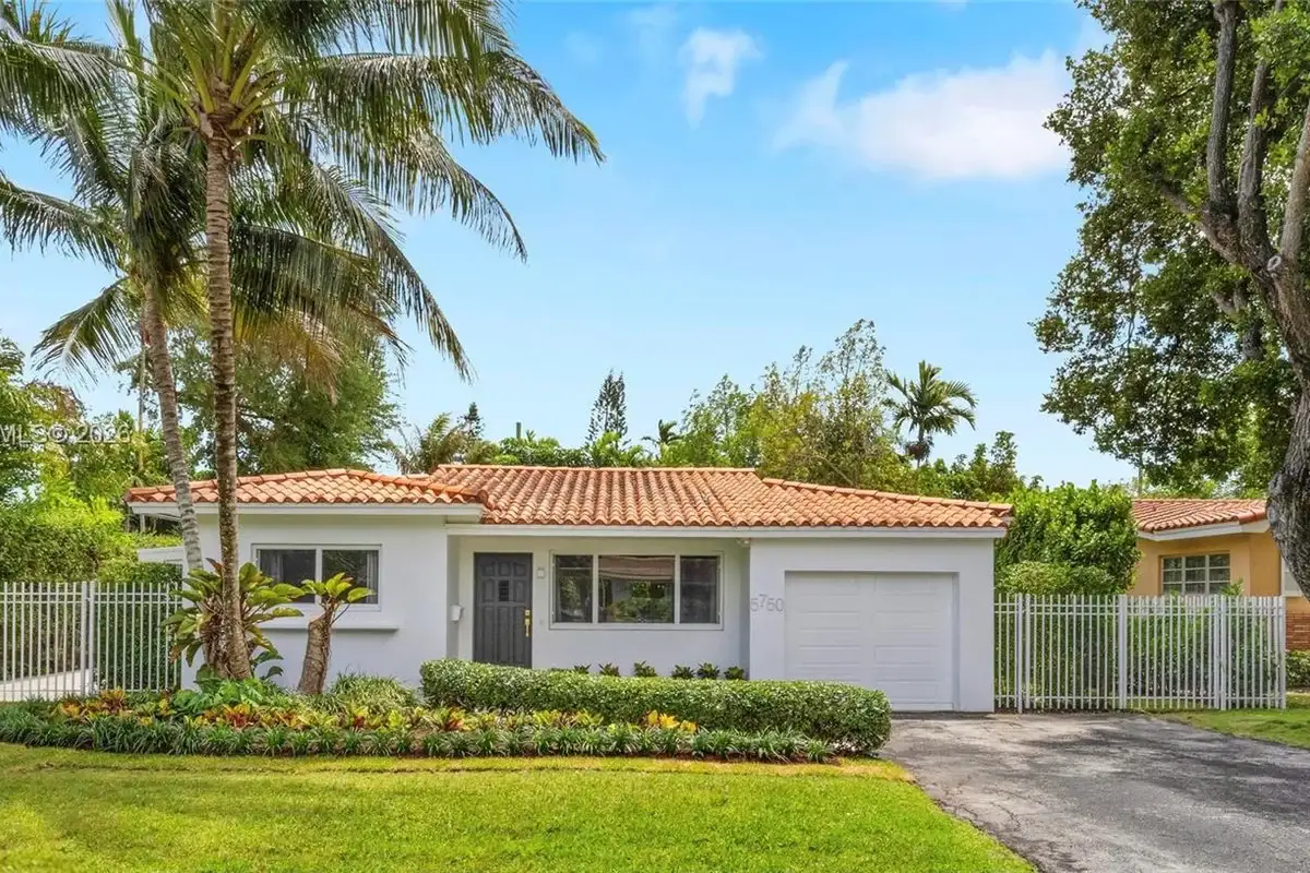 5750 SW 52nd Ter, South Miami: photo 1 of 34