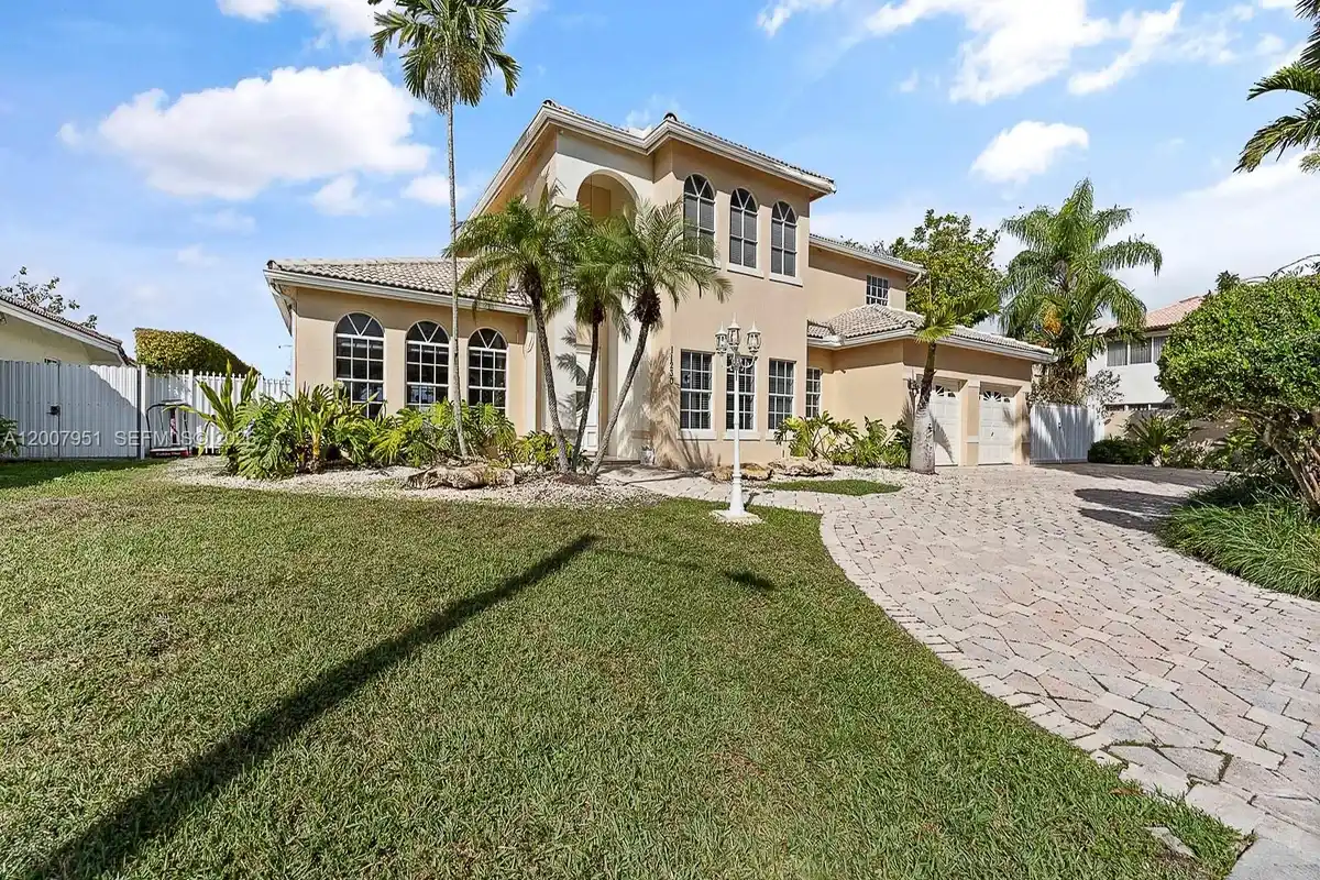 11230 SW 156th Ave, Miami: photo 1 of 38
