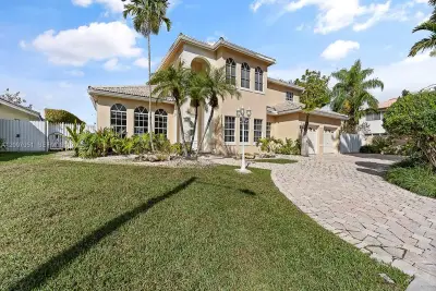 11230 SW 156th Ave, Miami: photo 1 of 38