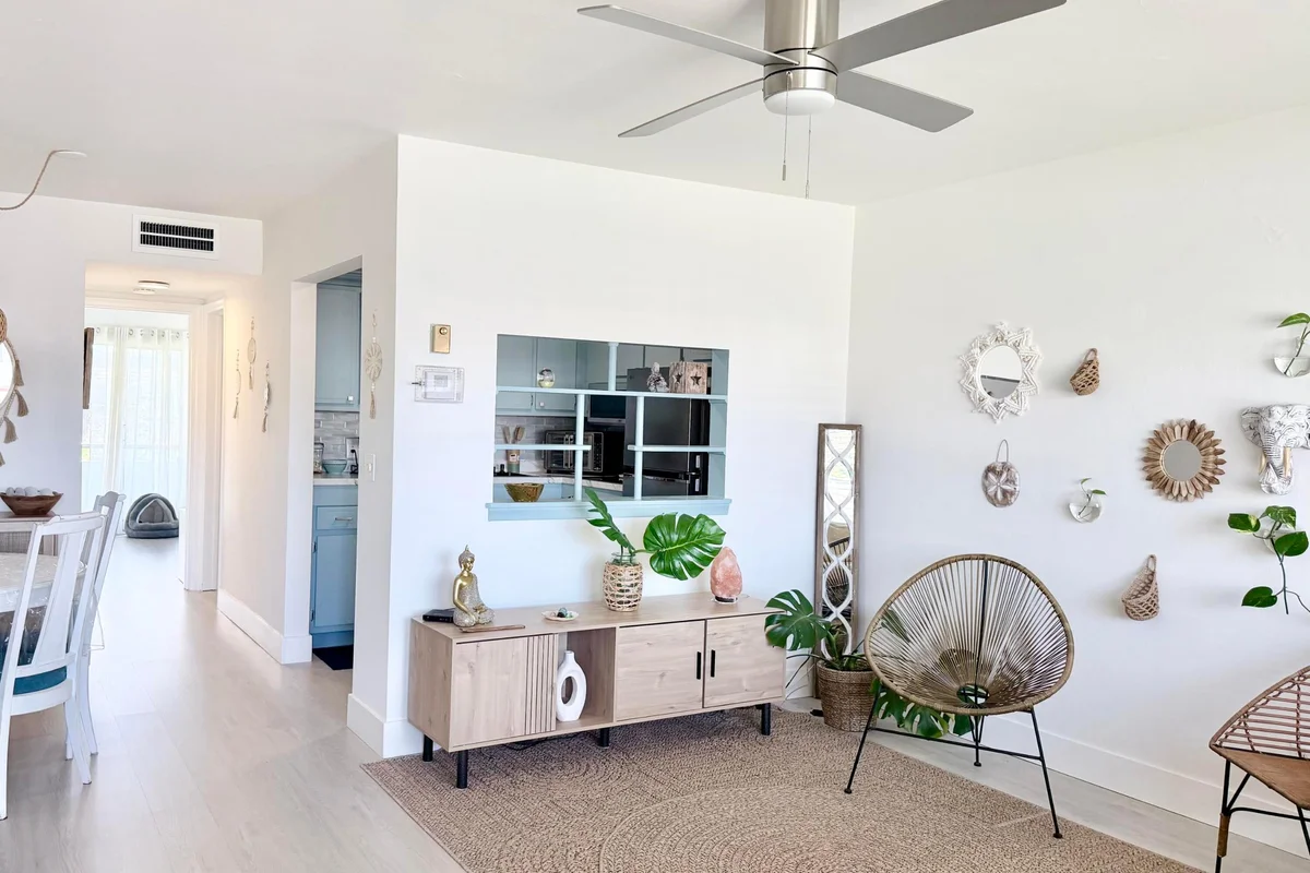 3322 Cynthia Ln #207, Palm Springs: photo 1 of 48