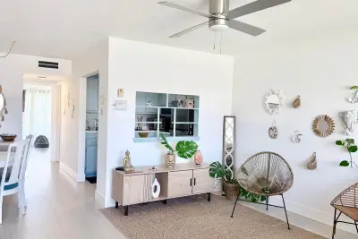 3322 Cynthia Ln #207, Palm Springs: photo 1 of 48
