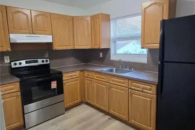 1111 NW 19th Ave #205, Miami: photo 1 of 15
