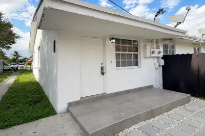 15741 NW 40th Ct #B, Miami Gardens: photo 1 of 13