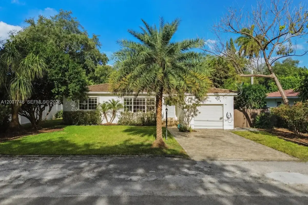 11790 NE 8th Ave, Biscayne Park: photo 1 of 35