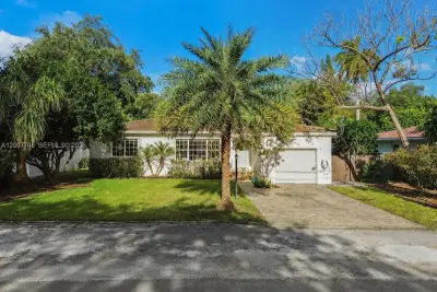 11790 NE 8th Ave, Biscayne Park: photo 1 of 35