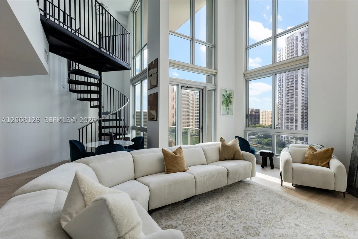300 S Biscayne Blvd #L-1014, Miami: photo 1 of 16