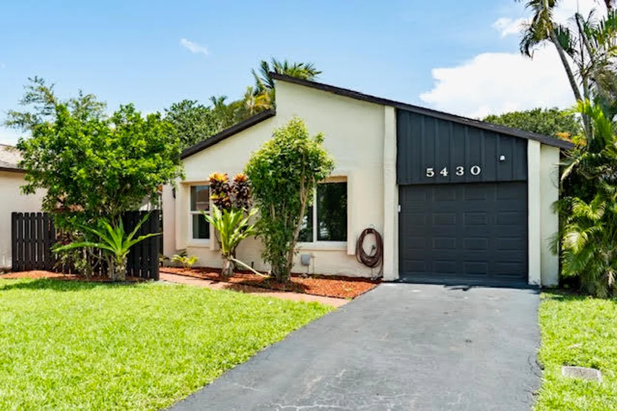 5430 Mirror Lakes Blvd, Boynton Beach: photo 1 of 33