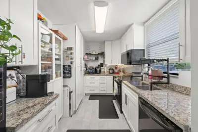 8421 Forest Hills Dr #104, Coral Springs: photo 1 of 33