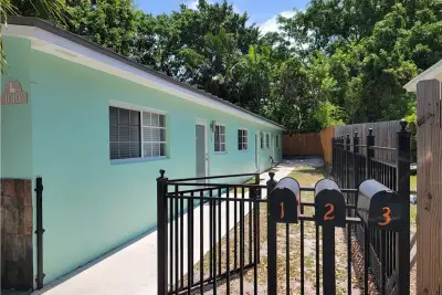 1010 NW 3rd Ave, Hallandale Beach: photo 1 of 18
