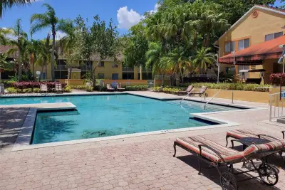 1154 Coral Club Dr, Coral Springs: photo 1 of 23