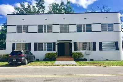 375 SW 19th Ave #1, Miami: photo 1 of 29