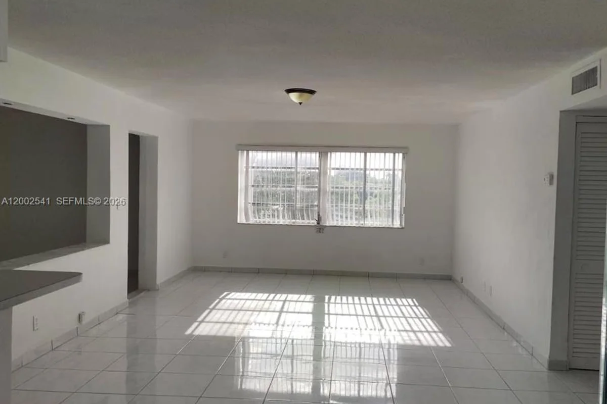 200 NE 12th Ave #1C, Hallandale Beach: photo 1 of 13