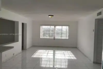 200 NE 12th Ave #1C, Hallandale Beach: photo 1 of 13