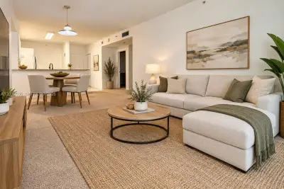 5091 NW 7th St #807, Miami: photo 1 of 9