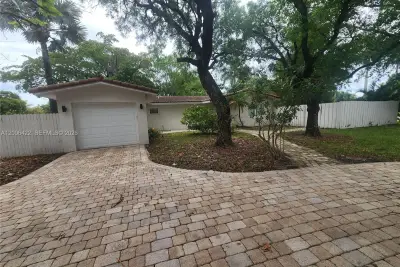 141 NE 30th St, Wilton Manors: photo 1 of 18