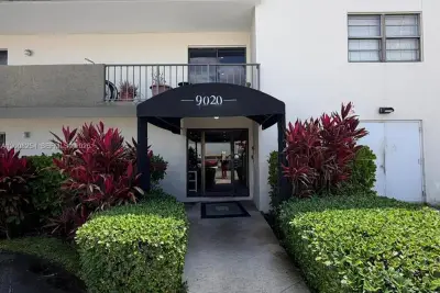 9020 NE 8th Ave #1D, Miami Shores: photo 1 of 20