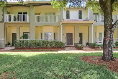 1978 SE 23rd Ter, Homestead: photo 1 of 46