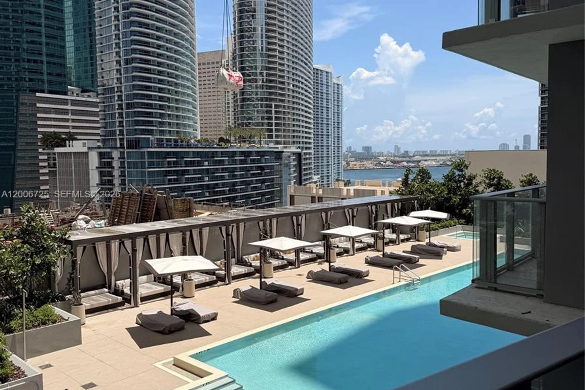 77 SE 5th St #1505, Miami: photo 1 of 41