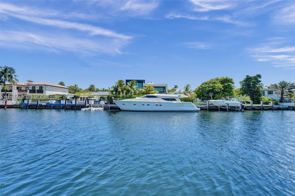455 Paradise Isle Blvd #104, Hallandale Beach: photo 1 of 19