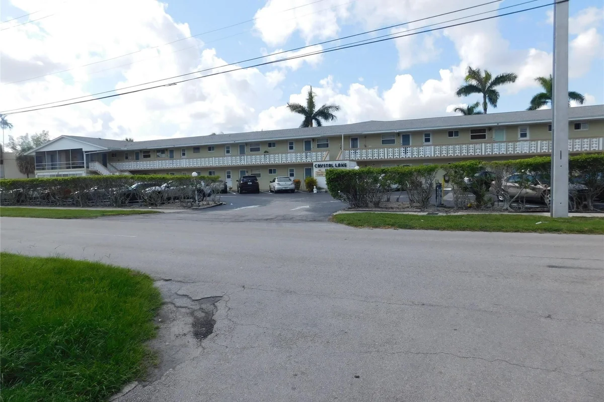 960 Crystal Lake Dr #201, Deerfield Beach: photo 1 of 30