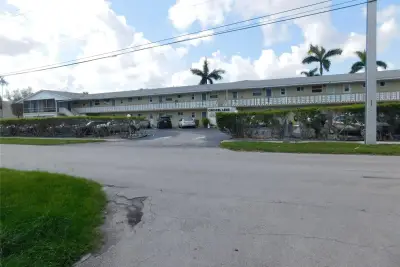 960 Crystal Lake Dr #201, Deerfield Beach: photo 1 of 30