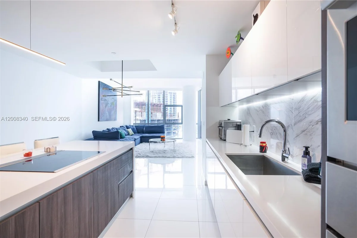 851 NE 1st Ave #2101, Miami: photo 1 of 19