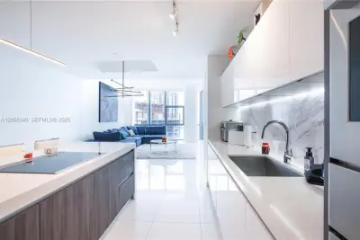 851 NE 1st Ave #2101, Miami: photo 1 of 19