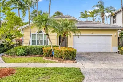 3465 NE 2nd St, Homestead: photo 1 of 52