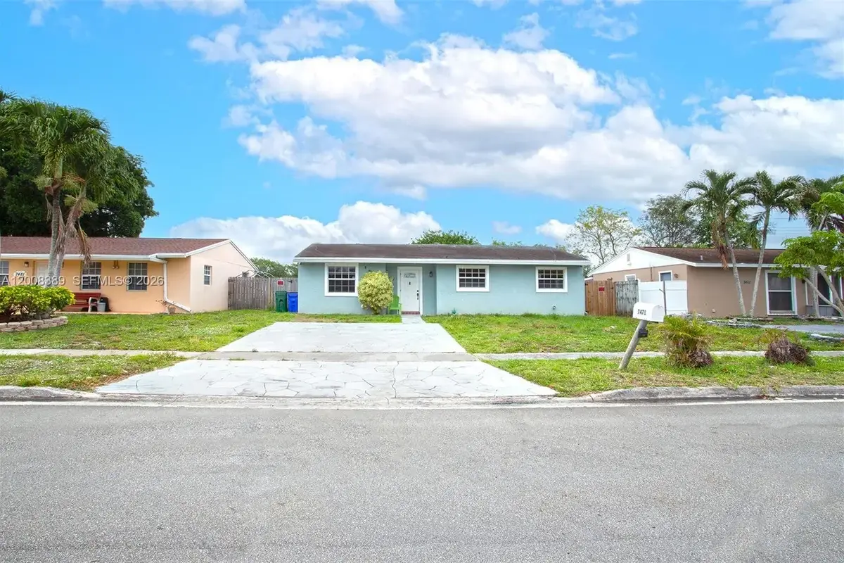 7471 SW 1st St, Margate: photo 1 of 39