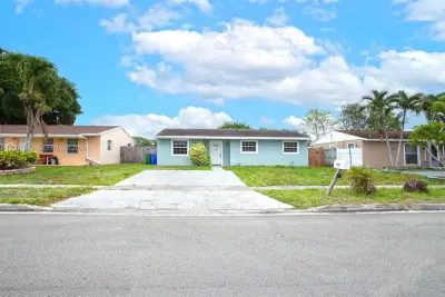 7471 SW 1st St, Margate: photo 1 of 39