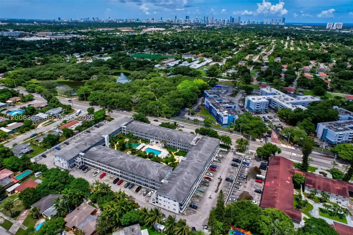 15610 NE 6th Ave #23C, Miami: photo 1 of 28