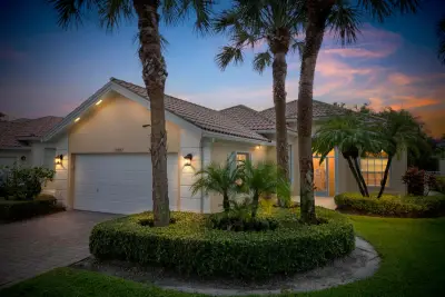 8292 Dominica Pl, Wellington: photo 1 of 62